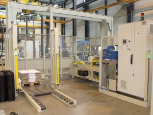 Automatic case erector for roll packing line